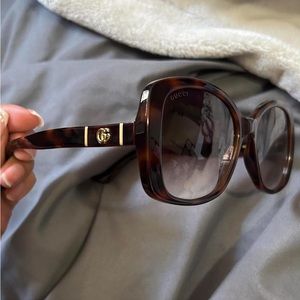 GUCCI SUNGLASSES 🖤🖤
